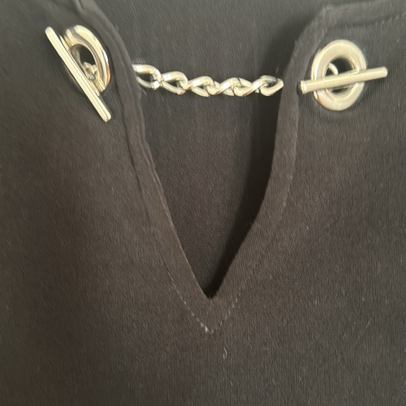 Black Tahari, medium blouse, silver chain design in front 95% polyester - Picture 5 of 8
